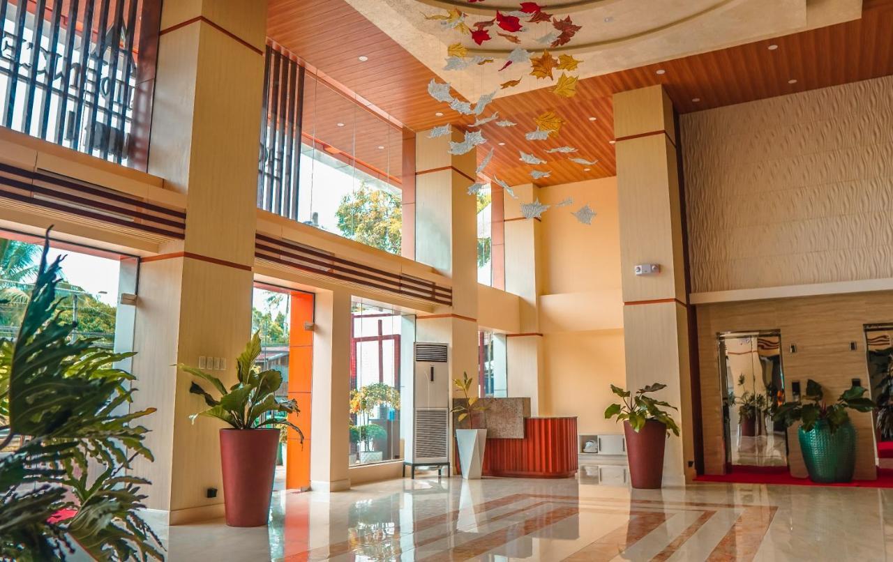 Aya Hotel & Residences Clarin  Exterior photo