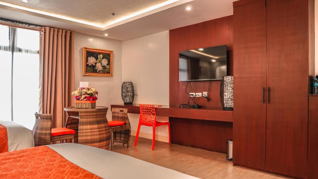 Aya Hotel & Residences Clarin  Exterior photo