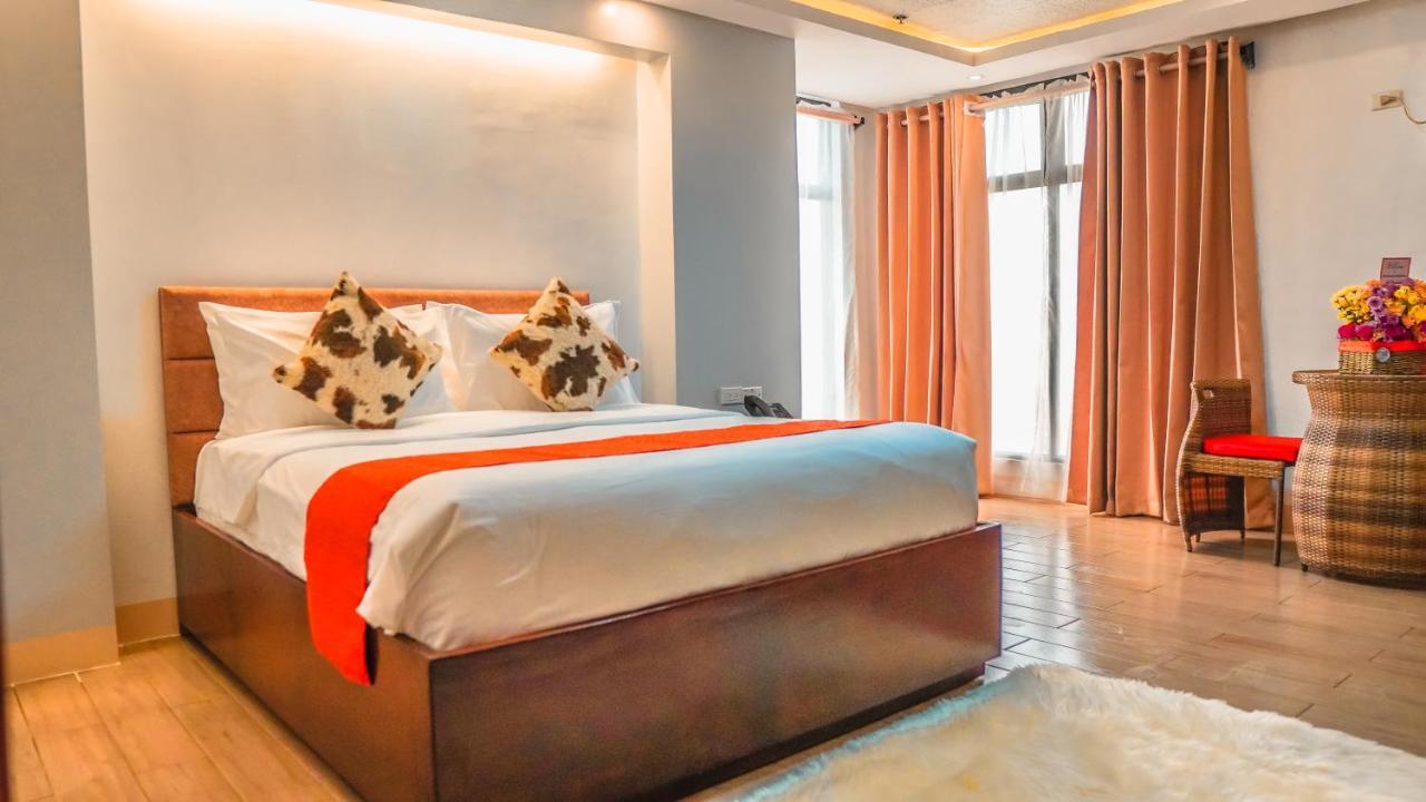 Aya Hotel & Residences Clarin  Exterior photo