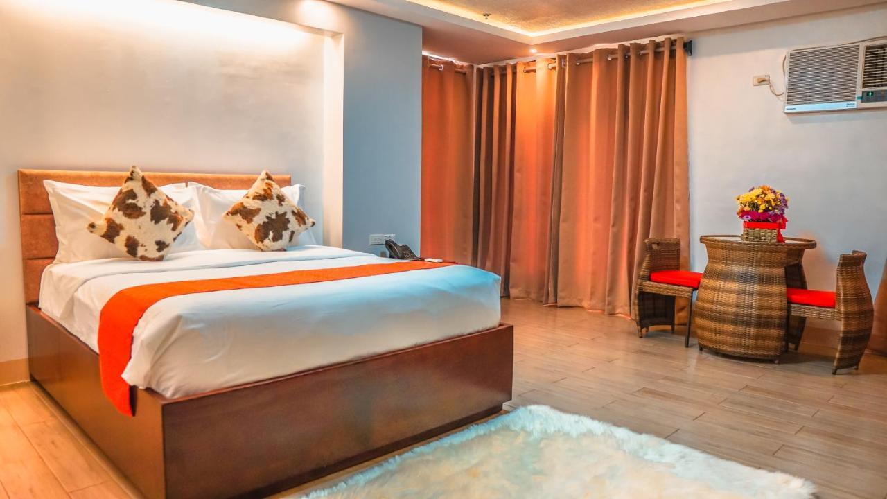 Aya Hotel & Residences Clarin  Exterior photo